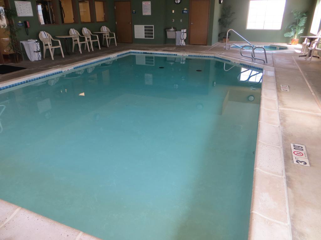 Days Inn By Wyndham Ellis Bagian luar foto