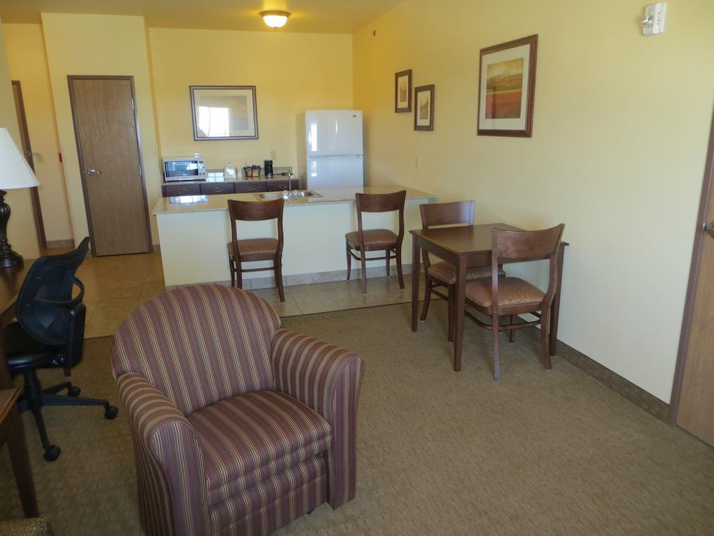 Days Inn By Wyndham Ellis Bagian luar foto