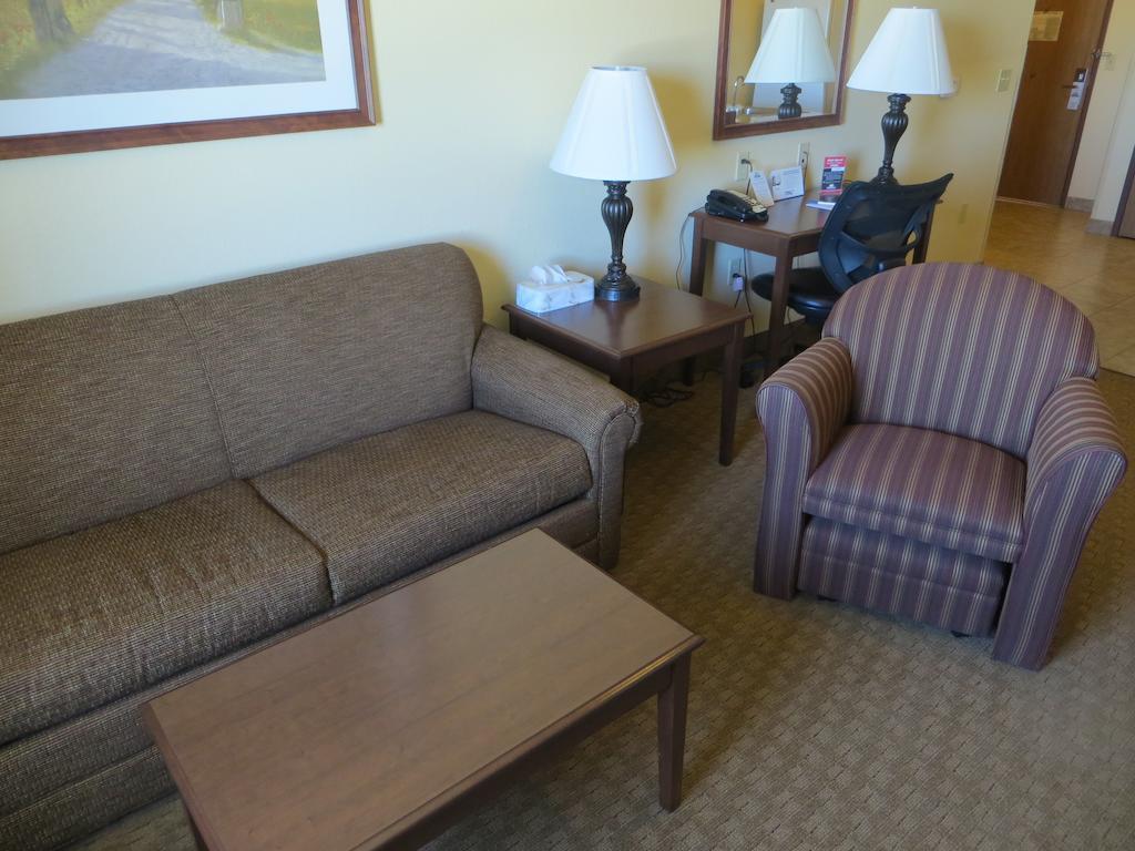 Days Inn By Wyndham Ellis Bagian luar foto