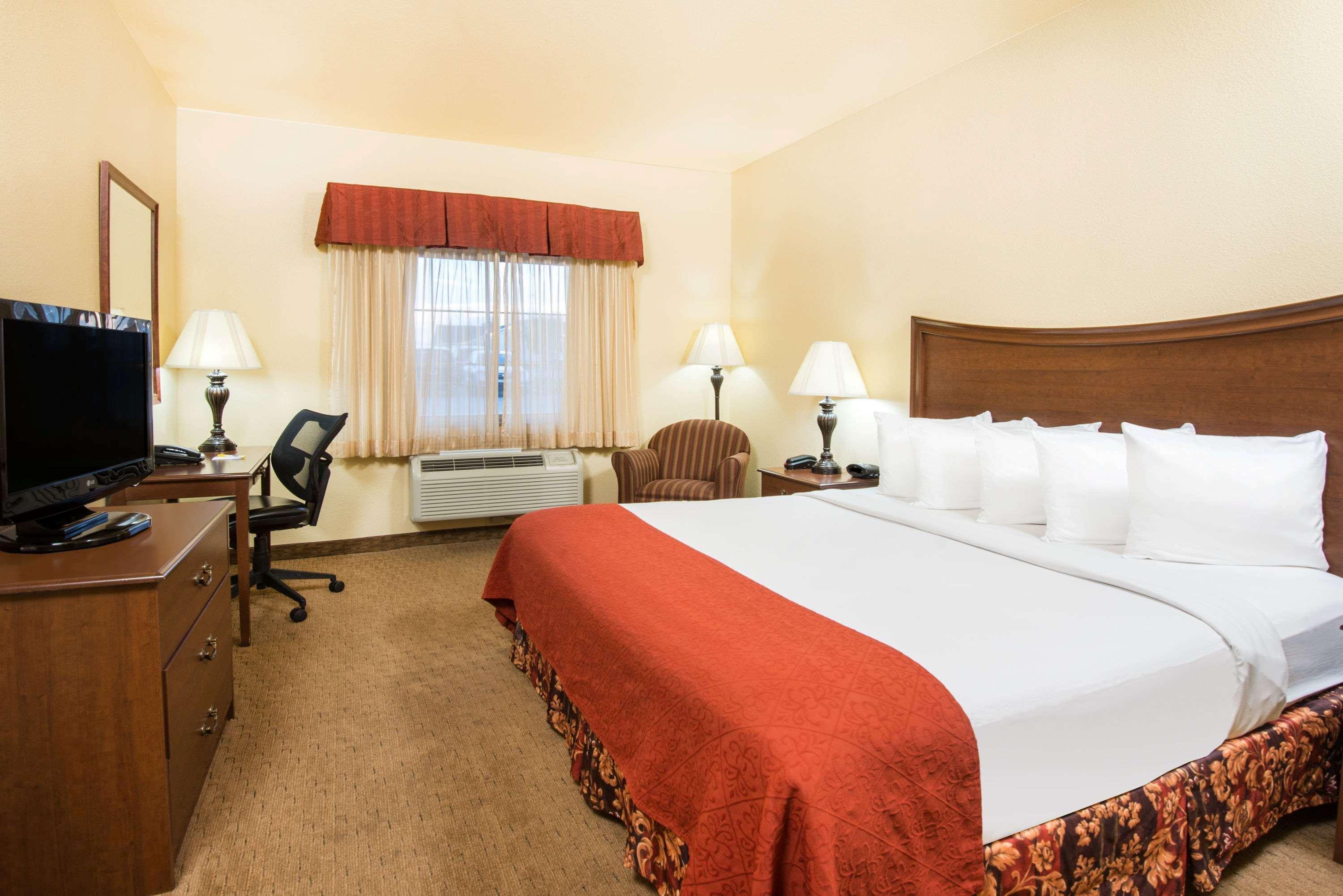Days Inn By Wyndham Ellis Bagian luar foto